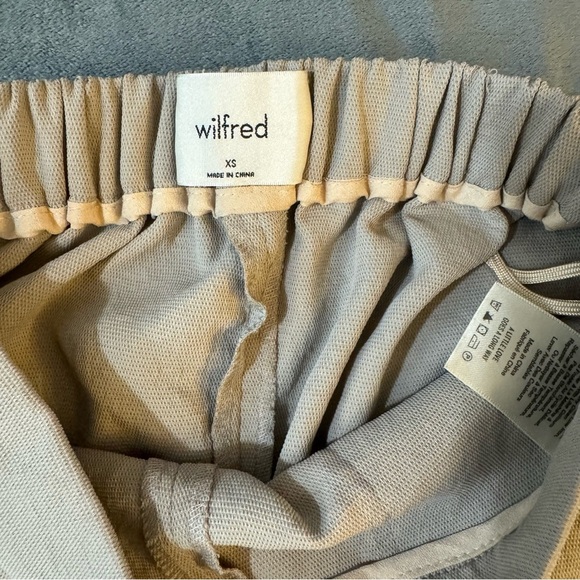 Wilfred Tan High Waist Shorts
#1072 - Picture 5 of 8